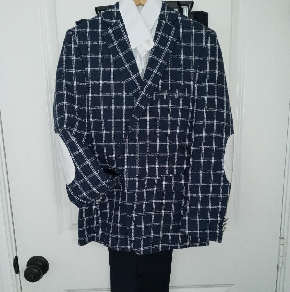 Boys suit - Picture 3 of 3